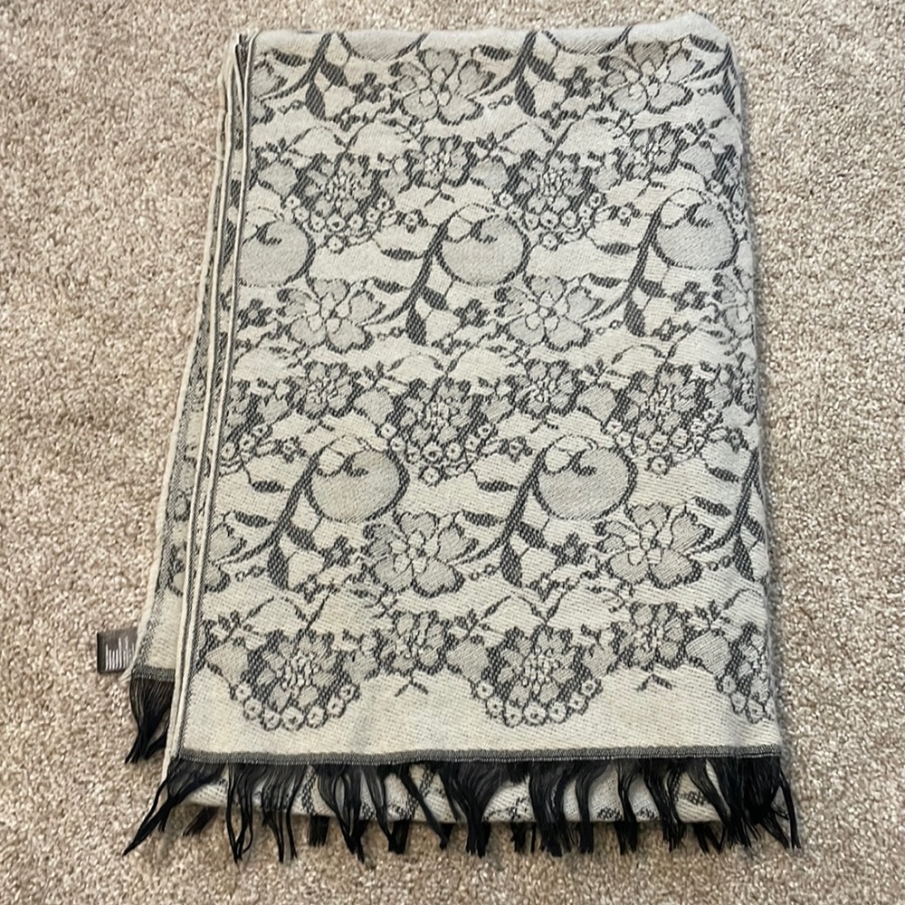 Beautiful cream/gray floral scarf